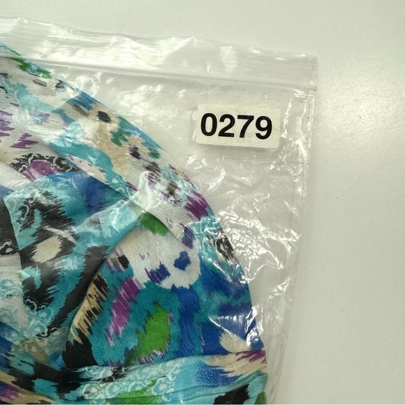 Sunny Leigh Women’s Sz L Top Blouse Shirt Blue Flowy Short Sleeve Ruffled Neck - Picture 13 of 13